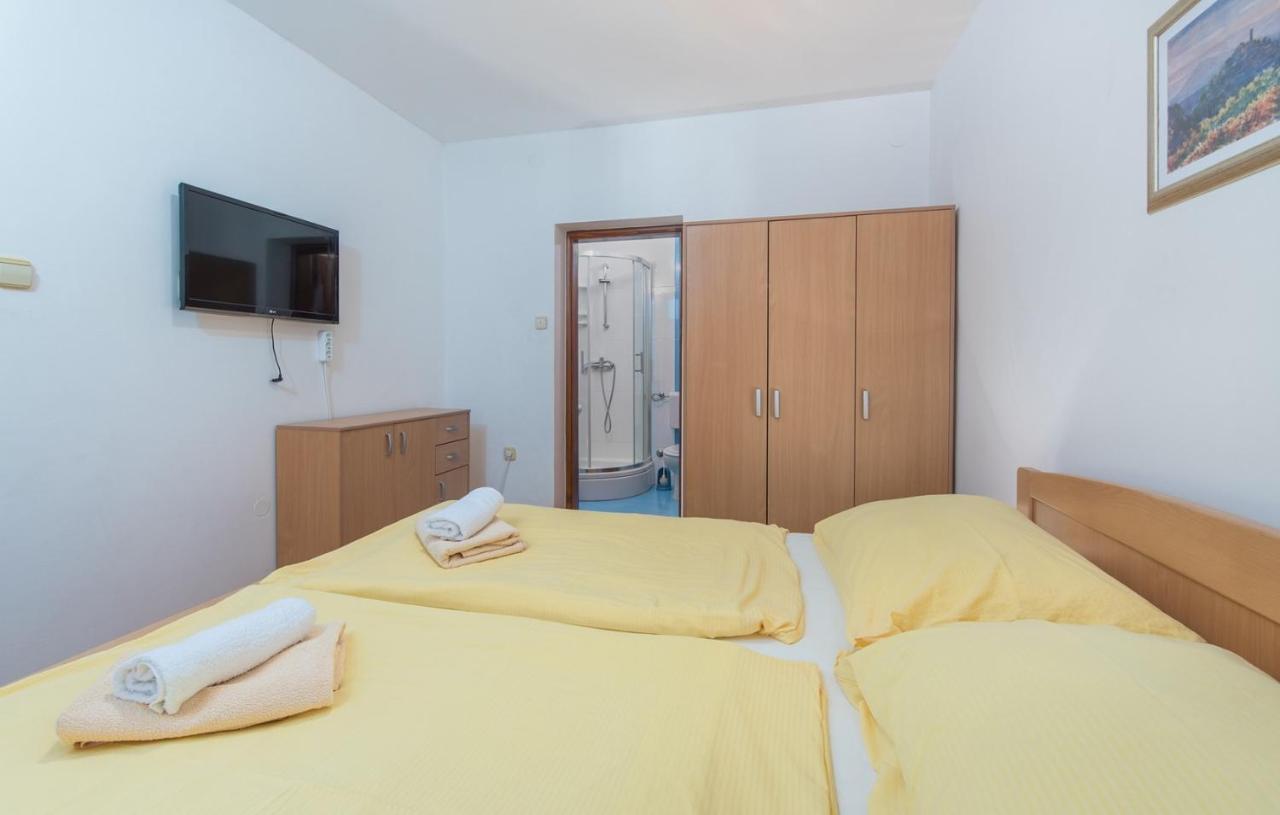 Villa Anita With Common Pool Vrvari ภายนอก รูปภาพ